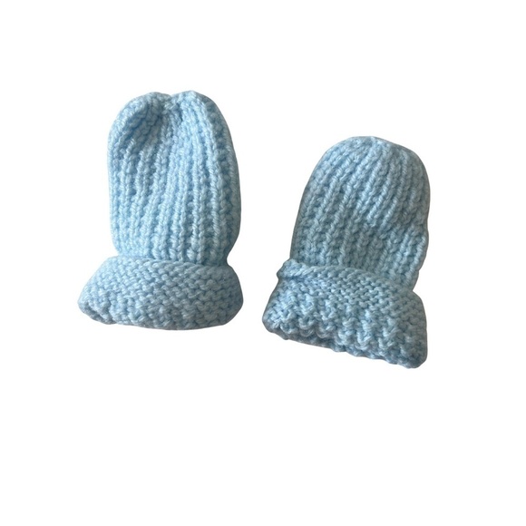 0-18 month Hand Knit  hat and mitten set - Picture 4 of 4